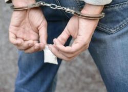 السجن 15 عاما وغرامة 15 ألف دينار لمدان ببيع مخدرات في رام الله