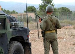 تونس : مقتل 14 جنديا وجرح 20 في هجومين بالقذائف والرشاشات على نقطتين عسكريتين