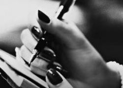 القلم وأناملي - بقلم : مي قشوع