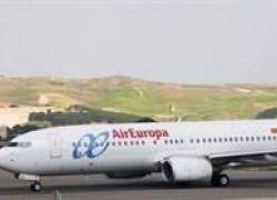 إصابة 10 مسافرين بالإغماء في طائرة متجهة لتل أبيب