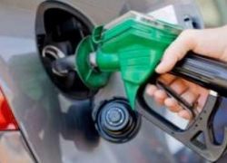 النفط يتراجع بسبب ارتفاع الدولار