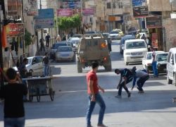 قوات الاحتلال تقتحم طولكرم وتعتقل ابن عم و صديق منفذ عملية تل أبيب