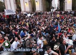 شاهد الفيديو..حركة "احتلوا وول ستريت" تحرق العلم الإسرائيلى