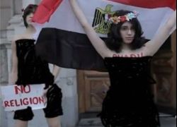 بالفيديو : شاهد فرحة علياء المهدي بعد ان تعرت رفضا للدستور المصري !!
