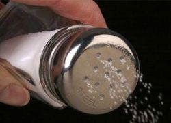 مخاطر الإفراط في استعمال الملح وتناول مادة الصوديوم