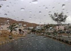 الطقس : زخات خفيفة و متفرقة من الأمطار مساء اليوم