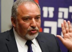 ما هو رأي ليبرمان حول تجنيد فلسطيني الداخل بصفوف جيش الاحتلال؟