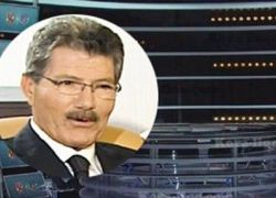 محلل الجزيرة الرياضية يحلل لقاء الأهلي مرتدياً “شبشب” - شاهد