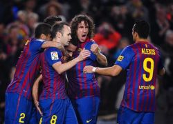 لاعبو برشلونة يتعاهدون على حصد الليجا في عيد ميلاد ألفيس