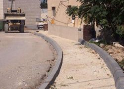 بلدية طولكرم تباشر بإنشاء أرصفة في ضاحية كفا