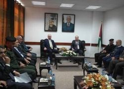 رئيس الوزراء : لا بوادر لحل أزمة الرواتب والأشهر المقبلة عصيبة