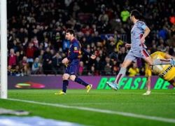 برشلونه يسحق اوساسونا بخماسيه وسوبر هاتريك لميسي - شاهد الاهداف