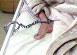 صحيفه : اسرائيل تحقن الاسرى بالسرطان قبل الافراج عنهم