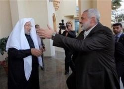 الشيخ القرضاوي يصل غزة برفقة 50 من العلماء ورجال الدين في زيارة لـ 3 ايام