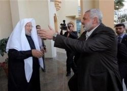 الشيخ القرضاوي يصل غزة برفقة 50 من العلماء ورجال الدين في زيارة لـ 3 ايام