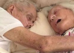 صور : توفيا بأحضان بعضهما بعد 75 سنة زواج