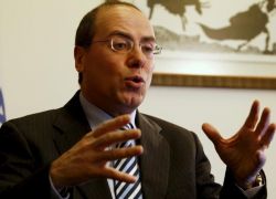 سيلفان شالوم ينسحب من السباق على رئاسة "إسرائيل"