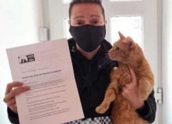 مسجل خطر.. قط "مطلوب" للشرطة بتهمة السرقة ومضايقة النساء