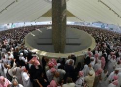 أكثر من مليوني حاج يرمون جمرة العقبة بأول أيام العيد