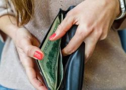 دراسة : زيادة راتب الزوجة يعرض الزوج لأمراض النفسية والتوتر