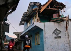 اندونيسيا..مصرع 161 شخصا واصابة المئات ونزوح الآلاف جراء زلزال مدمر