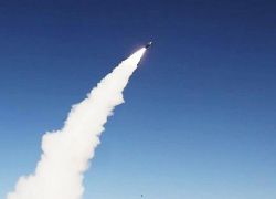 الحوثيون يستهدفون منطقة نجران جنوبي السعودية.. إصابة 6 أشخاص وأضرار في منازل ومركبات