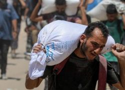 منظمة إنسانية: إسرائيل تستخدم المساعدات كورقة ضغط ضد الفلسطينيين