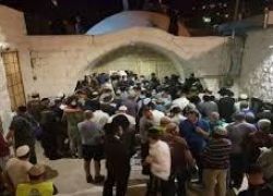 51 اصابة خلال اقتحام مئات المستوطنين قبر يوسف بنابلس