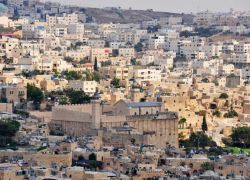 هآرتس : الجيش الاسرائيلي يرفض انشقاق عائلات فلسطينية لاقامة امارة الخليل