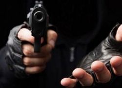 سطو مسلح على محل مجوهرات في الخليل وإصابة خطيرة لصاحبه