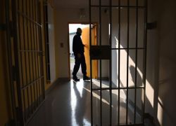 حب في الزنزانة... السلطات الكويتية تسمح لأول مرة لسجين وسجينة بعقد قرانهما