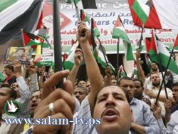 مصدر في السلطة يعترف بفصل مدرسين وأئمة مساجد يناصرون حماس بالضفة