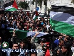 غزة والضفة تهتفان "الشعب يريد إنهاء الانقسام" - وشكاوى من البلطجية