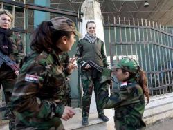الانشقاق بين الرجال يدفع النساء للتجند في الجيش السوري - شاهد الصور والفيديو