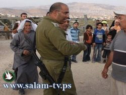 قوات الاحتلال تعتقل شابين على حاجز حواره بحجة حيازتهما متفجرات