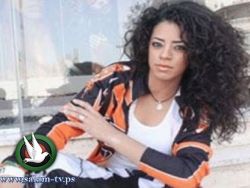 فتاة من رام الله تزاحم الرجال في سباق السيارات