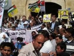 نشطاء يغلقون مقر الأمم المتحدة احتجاجاً على عدم قيامها بدورها تجاه الأسرى في رام الله