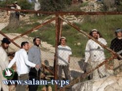 مستوطنون اختطفوا فتى فلسطيني من الضفه