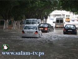 حالة الطقس: جو غائم وبارد وماطر على فترات