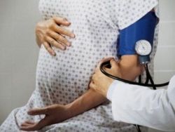 مشكلة ارتفاع ضغط الدم أثناء الحمل يزيد مخاطر الإصابة بأزمات قلبية