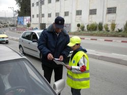 شرطة طولكرم تواصل حملتها الشتوية على المركبات