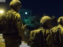 قوات الاحتلال تعتقل 14 شابا في الضفة والقدس