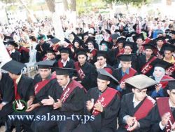 الكلية العصرية تكرم الطلبة المتفوقين والطلبة الجدد