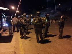 قوات الاحتلال تعتقل 10 مواطنين بأنحاء الضفة الغربية