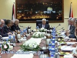 فلسطيني يهدد باحراق نفسه أمام مجلس الوزراء برام الله