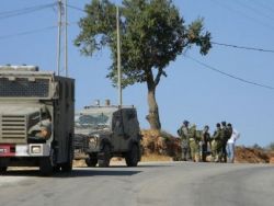 قوات الاحتلال تحاصر قرية عزون وتفرض إغلاقاً مشددا على مداخلها