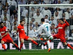هاتريك كريستيانو يقود الريال لتحطيم سويسداد وتوجيه تحذيرا لباريس