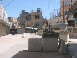 البلدة القديمة في الخليل.. ثبات مستمر في وجه الأخطبوط الاستيطاني - تقرير عبد القادر سلمي