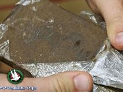 حبس فلسطينيين ضبط بحوزتهم 45 فرش حشيش و400 قرص ترامادول في العريش