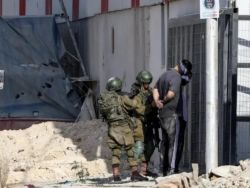 اعتقال 14 مواطنا من طولكرم بينهم سيدة وأسرى محررون